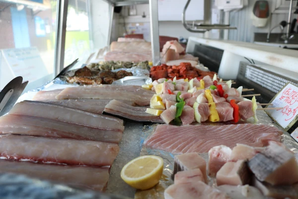 Un étal de poissons pélagiques à La Réunion (Photo: CRPMEM Réunion)