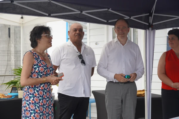 Le président Zitte entouré de la Vice-Présidente de Région Maya Césari et du Directeur Général de la Mer Eric Banel (Photo: CRPMEM Réunion, 2025)