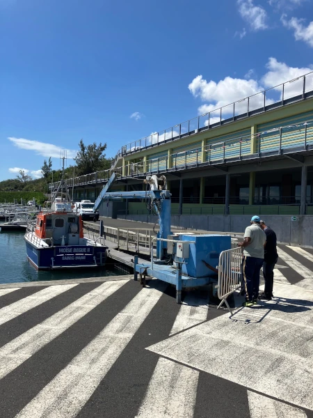 La potence de débarquement mobile à Sainte-Marie (Photo: CRPMEM Réunion, 2026)