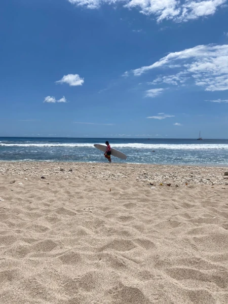 Le sable blanc des plages de l'Ouest de La Réunion (Photo: CRPMEM Réunion, 2025)