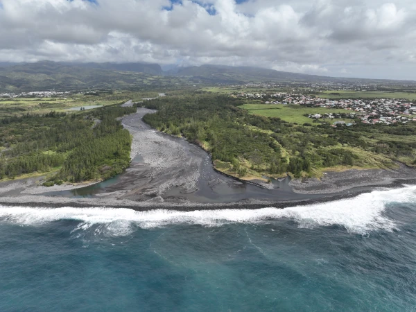 Embouchure de la Rivière du Mât (Photo drone: H. Grondin, OCEA' Consult)