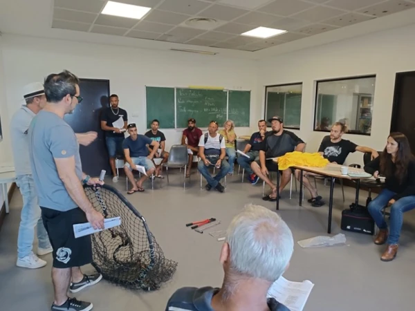 La formation des pêcheurs par les équipes de Save Turtle RUN (Photo: CRPMEM Réunion, projet SaveTurtleRUN 2025)