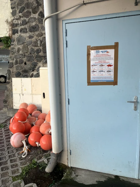 Affiche SOS'DEM sur le port de Saint-Gilles (CRPMEM Réunion, 2026)